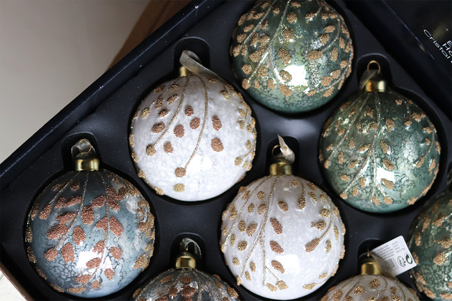 Misty Winter, błyszczące świąteczne bombki