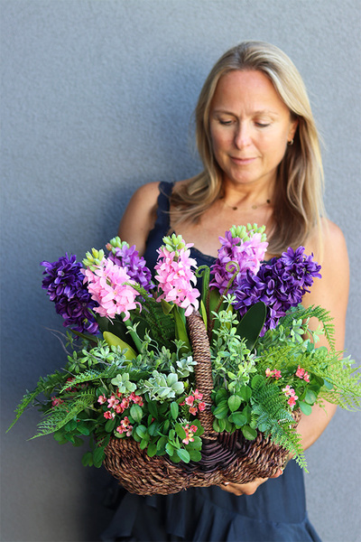 dekoracyjny kosz z hiacyntami, Teressa Bella