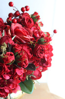 Czerwień to miłość, kompozycja w złotym pucharze, wym.34x35x26cm