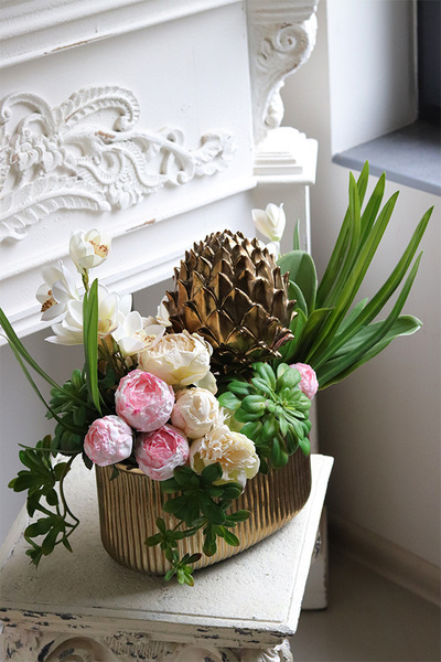 Leotte, kompozycja kwiatowa z karczochem