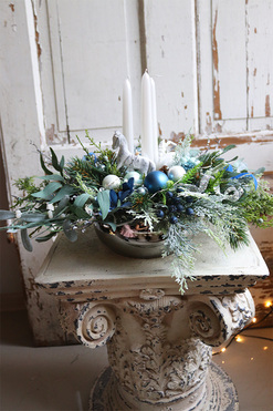 Bluesfera 2, zimowy stroik ze świecami, wym.29x52cm  