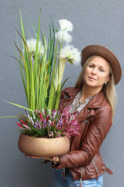 Jesienne Stepy, jesienna trawa z wrzosami w donicy, wys.82cm