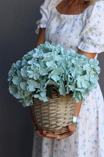 kosz z niebieskimi hortensjami, Delicato 2