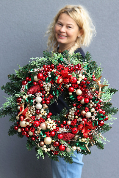 Czerwona Chwila, świąteczny wianek z bombkami, śr.50cm