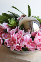 Dekoria Almani, efektowna kompozycja kwiatowa w misie