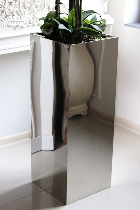 Moderno Mirror Galente, eksluzywny storczyk w metalowej donicy