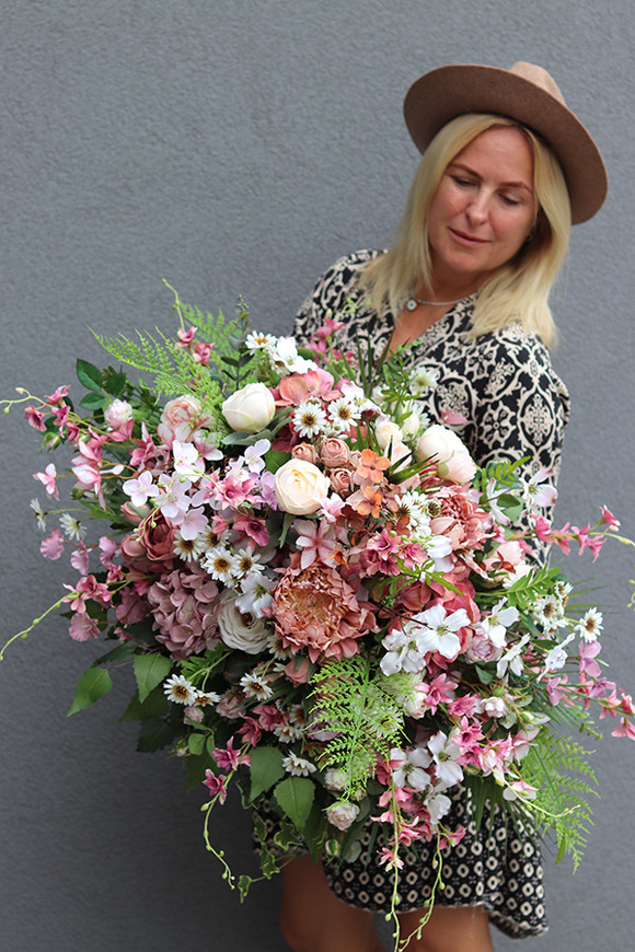 Leodore, wiązanka nagrobna na plastrze drewna