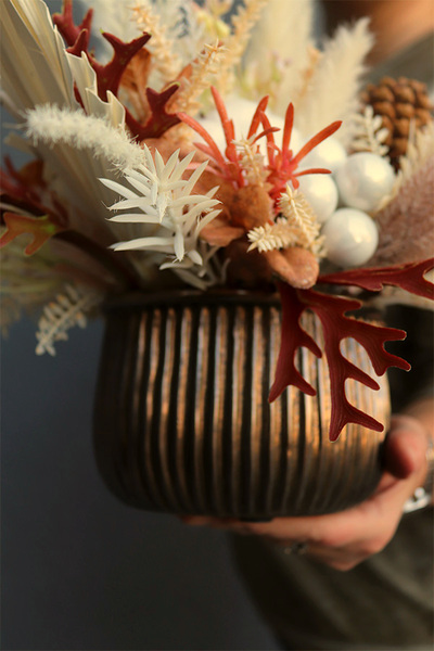 Unit, stroik zimowy w miedzianym naczyniu