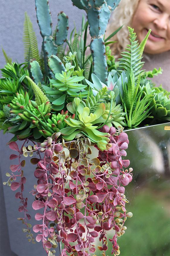 Cacti Acapulco Mirror, sukulenty z kaktusem w stalowej donicy	