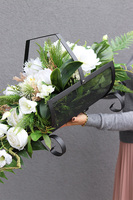 Wspomnienie Biel 2, dekoracja nagrobna w czarnym koszu