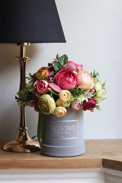 Zuzanna, elegancki flowerbox z kolorowymi kwiatami