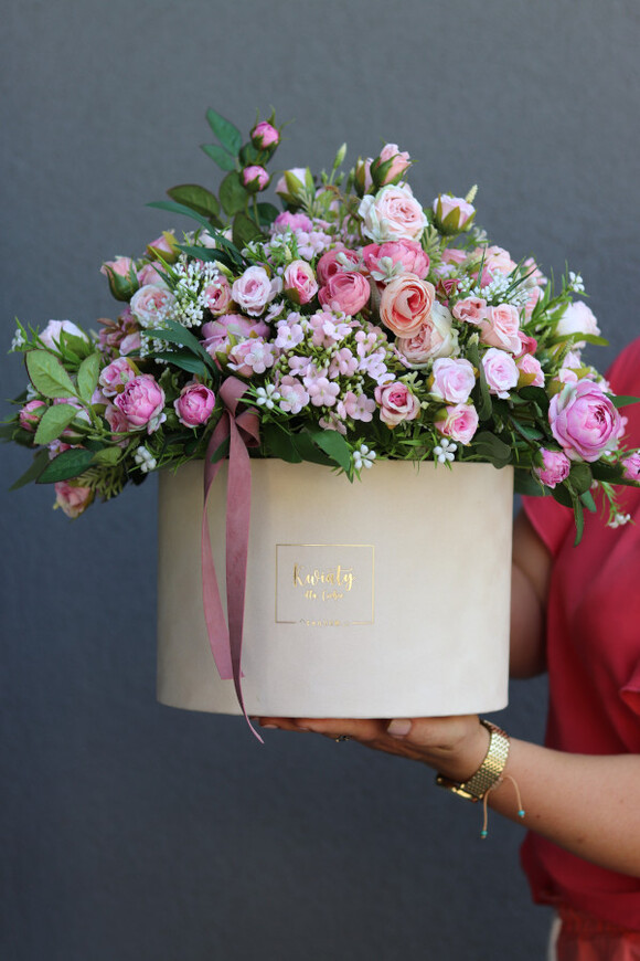 bogaty flowerbox z różami, Rosario Velvet