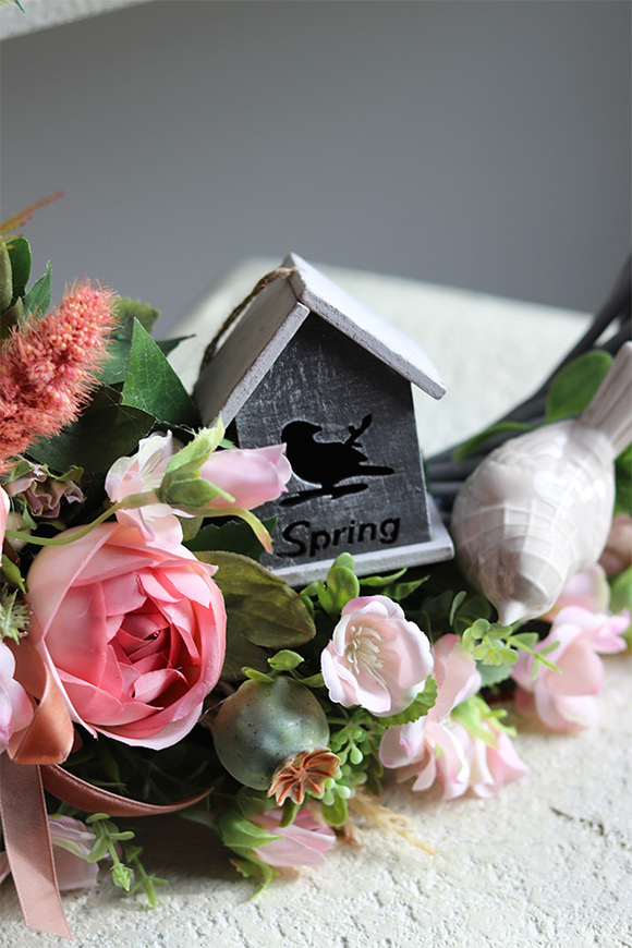 asymetryczny wianek z ptaszkiem, Dom Wiosną