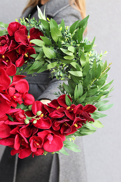 asymetryczny wianek z chwostem, Orchidelia Red Velvet, śr.42cm