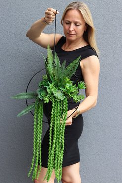 Black Longia, kompozycja sukulenty w Twojej wiszącej donicy, śr.33cm 