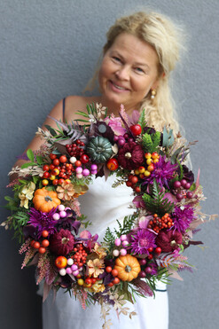 Astry i Dynie, jesienny wianek z owocami, rozp.45cm 