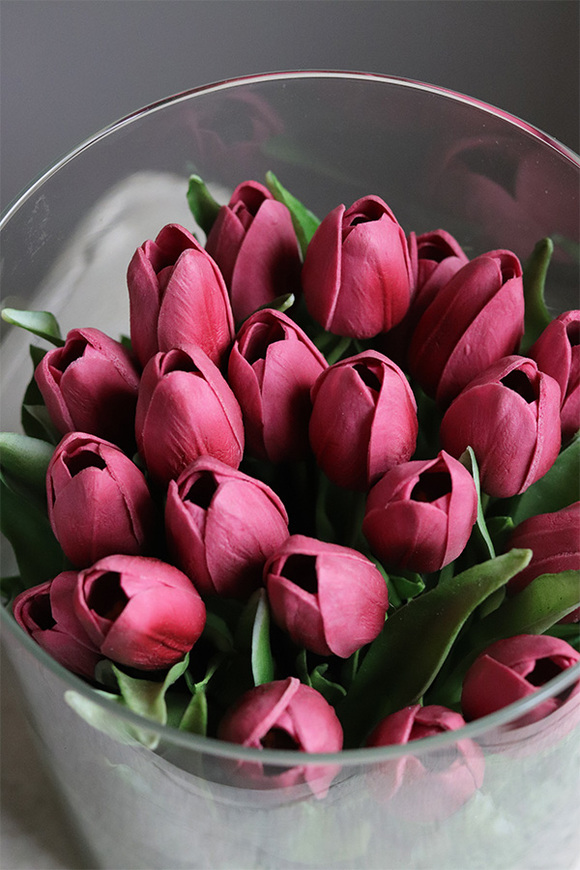 Glasso Menato, różowe tulipany w szkle