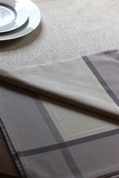 Butterfly, bawełniany obrus ze wzorem, beżowy, wym.140x220cm