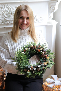 Zima w Cyprysach, świąteczny wianek asymetryczny, śr.37cm