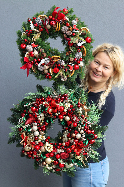 Czerwona Chwila, świąteczny wianek z bombkami, śr.50cm