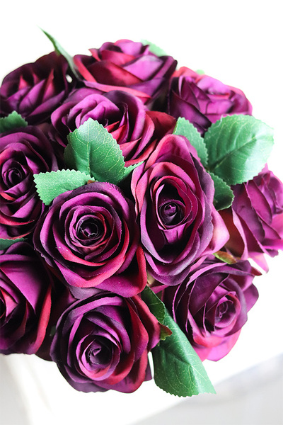 czarny welurowy flowerbox z różami, Veletia, wys.22cm 