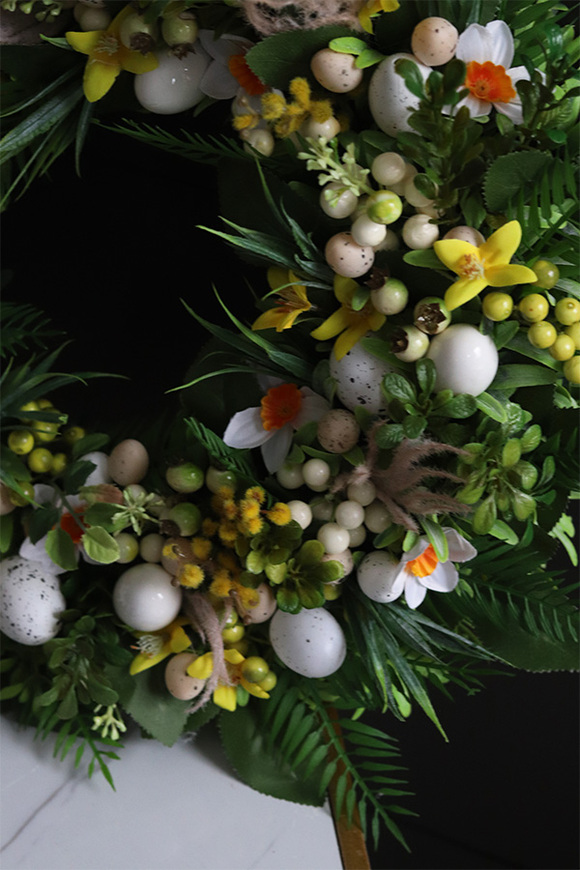 LaSpring, wielkanocny wianek z jajkami