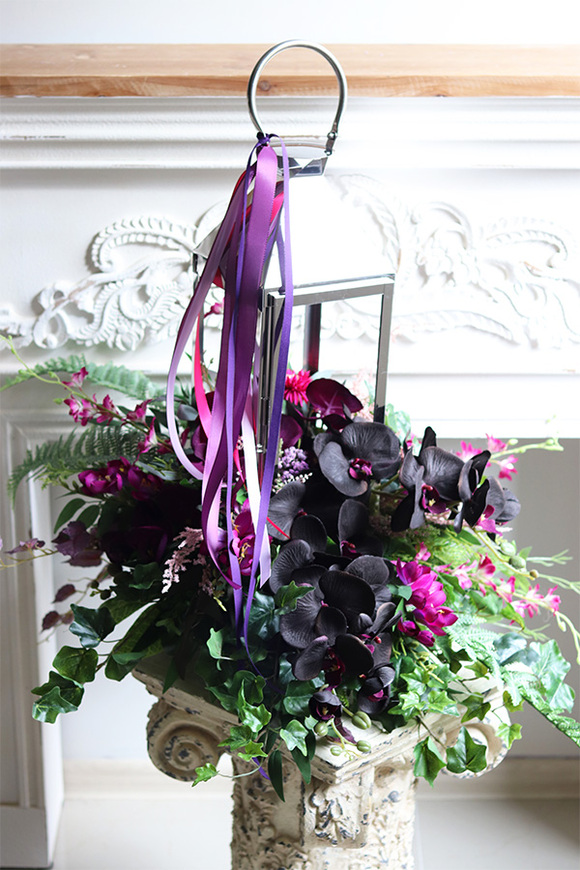 Angelo Garden Violet 3, kompozycja kwiatowa ze srebrnym lampionem