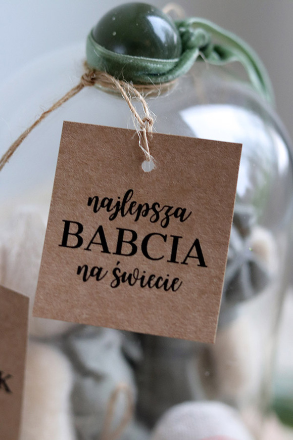 Teddy Green, kompozycja pod szklanym kloszem