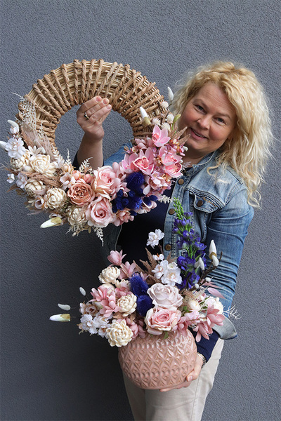 Sevilla, kompozycja kwiatowa w wazonie