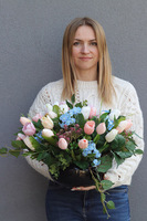 Pastelowe Tulipany, dekoracja nagrobna w misie