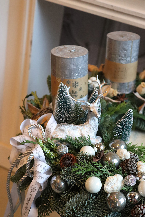 Nature House, adwentowy wianek stroik na żywym spodzie