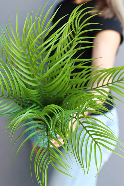 Simple Borneo, sztuczna palma w ceramicznej donicy