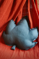 Maple Leaf, lniana poduszka w kształcie liścia, grafit	