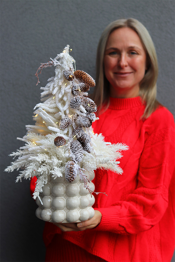 Zima w Mieście, choinka świąteczna LED z szyszkami