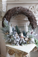 	Mroźna Kraina, gęsty zimowy wianek ze skrzatem