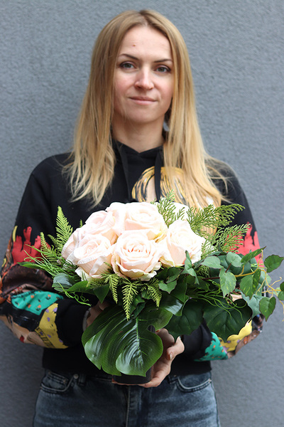 Culli Rose 4, bukiet nagrobny we wkładzie