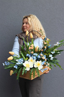 Sen o Wiośnie, dekoracja nagrobna z tulipanami