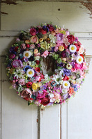 bogaty kwiatowy wianek, Perrasa 5, wym.48cm 