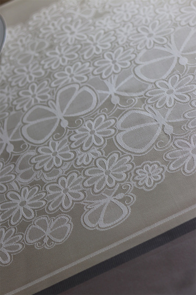 Butterfly, bawełniany obrus ze wzorem, beżowy, wym.140x220cm