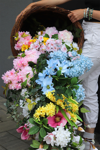 Wiosenne Pastele, kompozycja kwiatowa w naczyniu