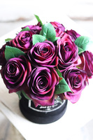 czarny welurowy flowerbox z różami, Veletia, wys.22cm 