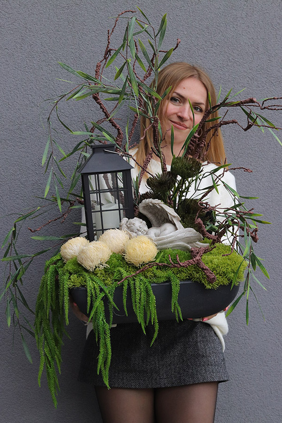 Solaris Angel, dekoracja nagrobna z lampionem