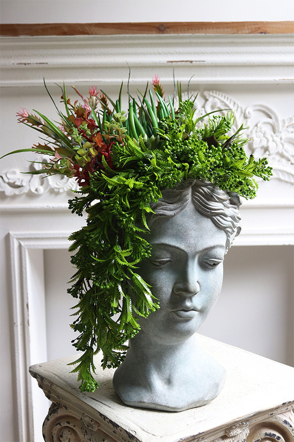 Driada, kompozycja sukulenty w głowie