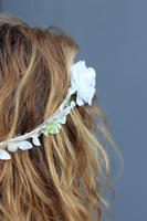 Sensitive White, wianek na głowę