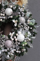 Silver Christmas Trend, bożonarodzeniowy wianek na drzwi