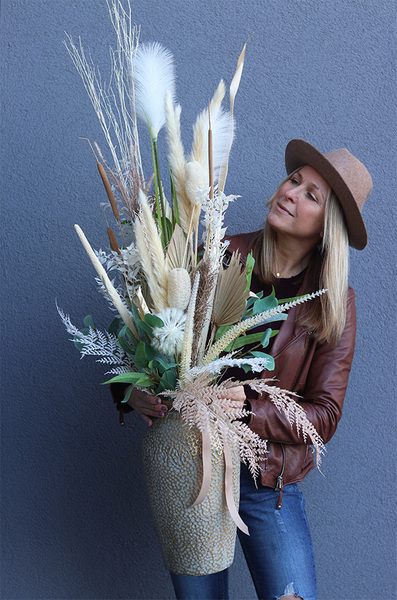 bukiet z suszem w złotym naczyniu, Luxfera Eduardo