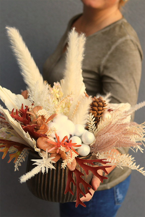 Unit, stroik zimowy w miedzianym naczyniu