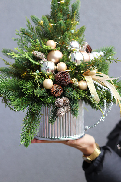 Silver Tree, realistyczna choinka świąteczna z przybraniem