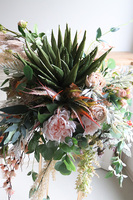 Sand Flowers, dekoracja kwiatowa na stojaku