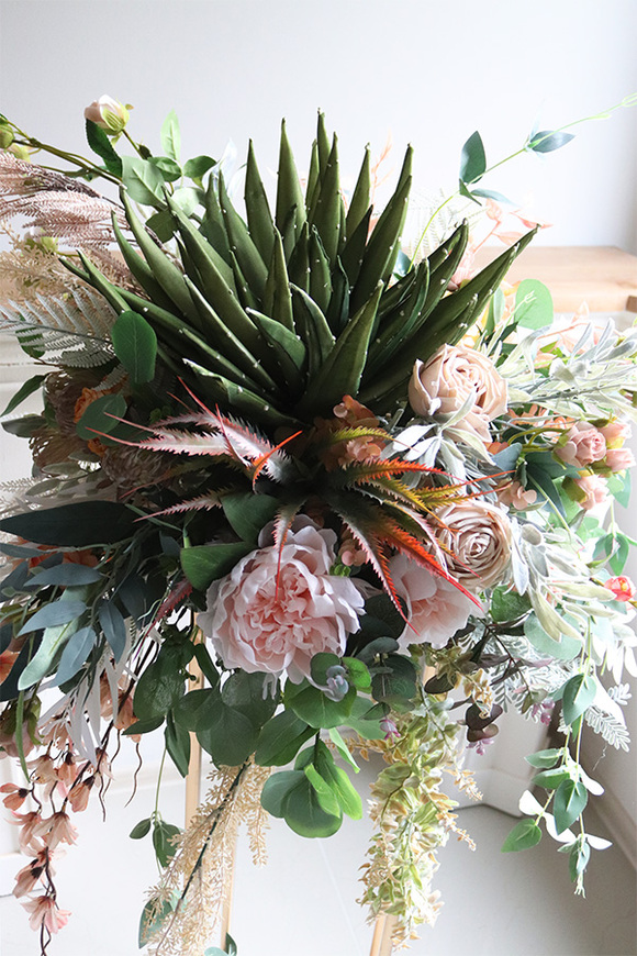 Sand Flowers, dekoracja kwiatowa na stojaku